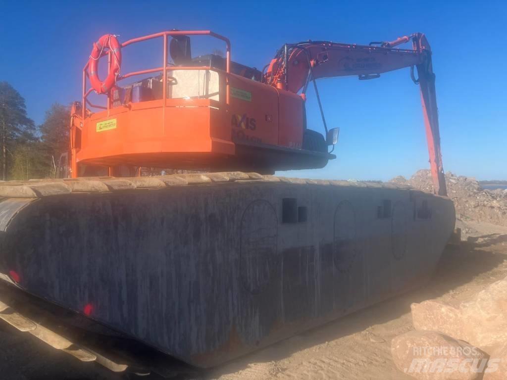 Hitachi ZX 130LCN Amfībijas tipa ekskavatori