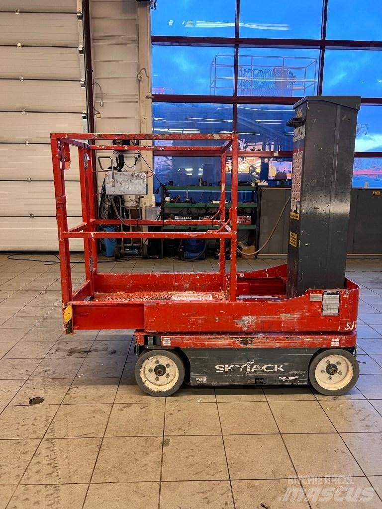 SkyJack SJ 16 Vertikālie pacēlāji