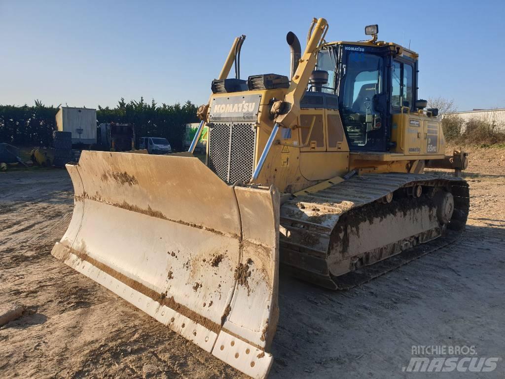 Komatsu D65PXi-18 Kāpurķēžu buldozeri