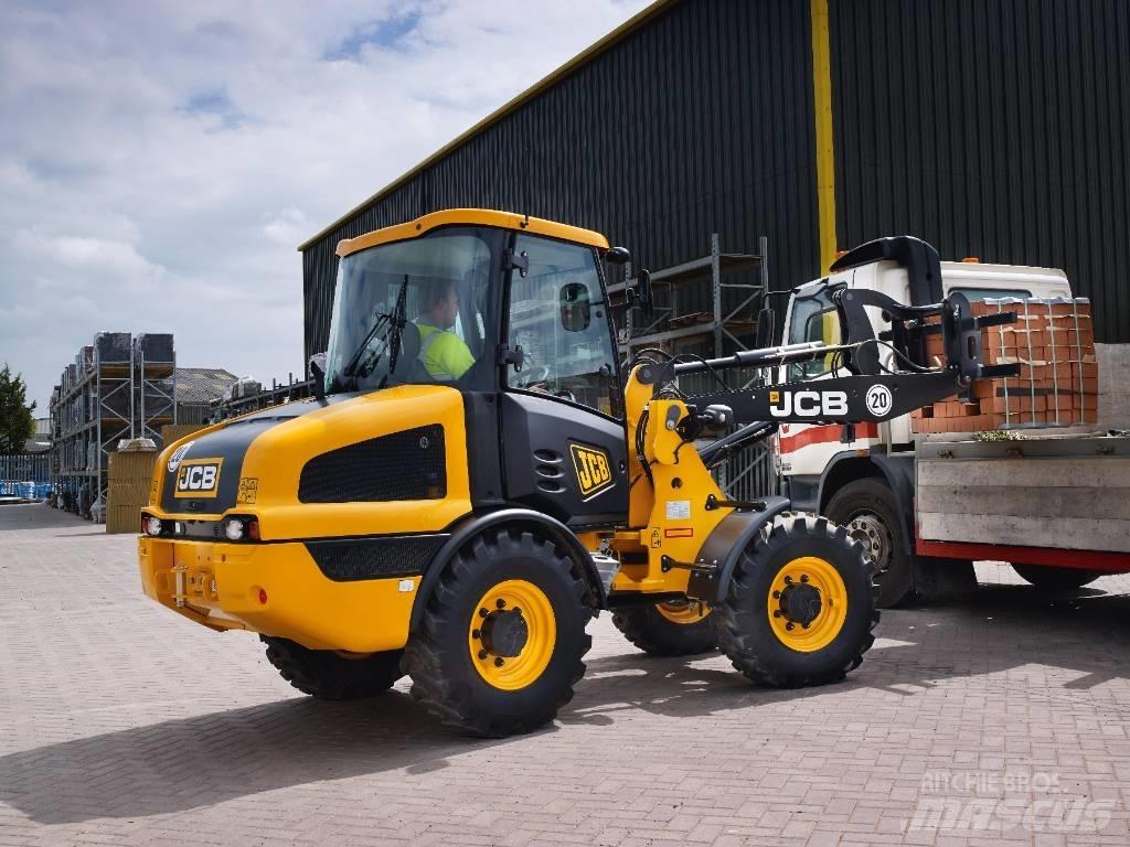 JCB 406 Iekrāvēji uz riteņiem