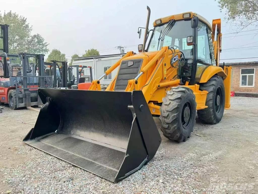 JCB 3 CX Ekskavatori-iekrāvēji