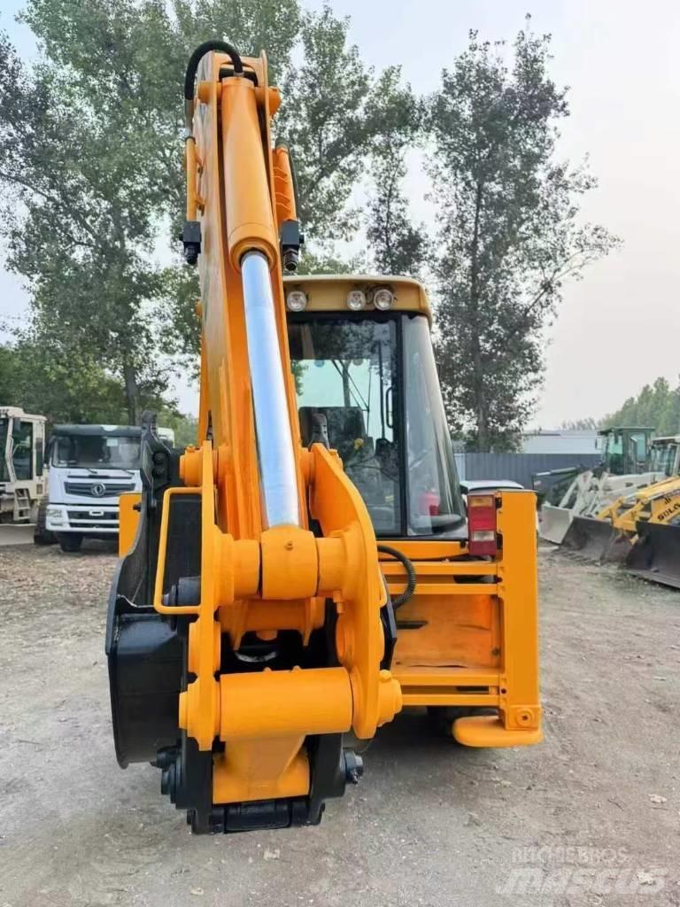 JCB 3 CX Ekskavatori-iekrāvēji