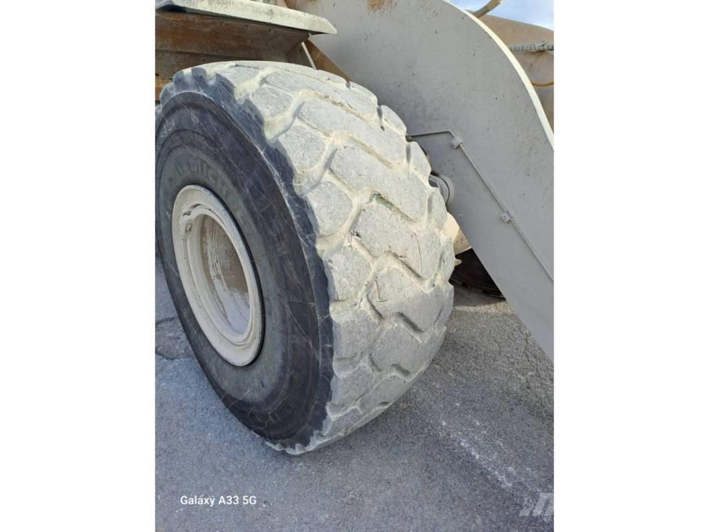 CAT 972 K Iekrāvēji uz riteņiem