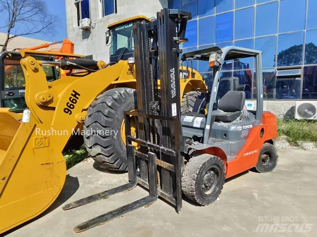 Toyota 8 FD 30 Tehnika ar dīzeļa dzinēju
