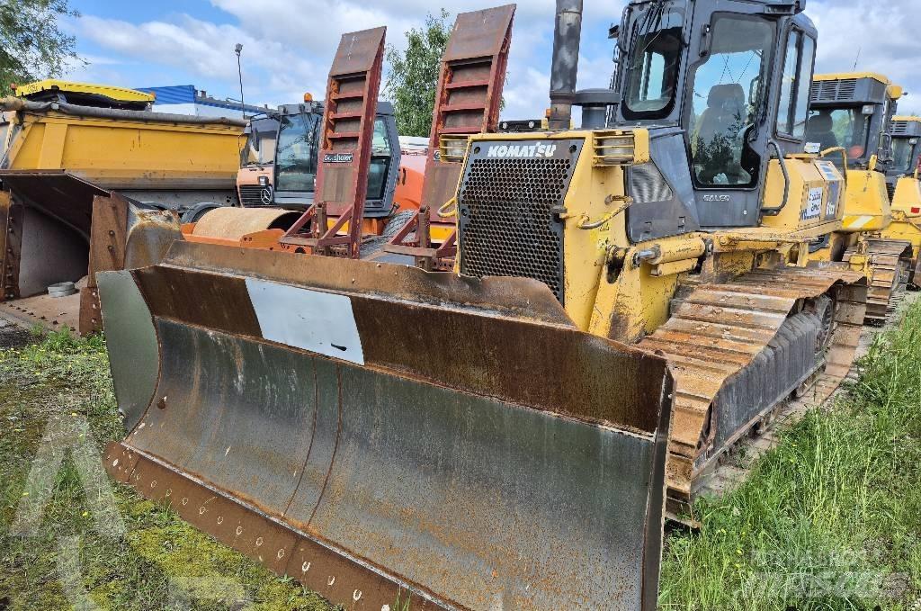 Komatsu D 61 EX-15 Kāpurķēžu buldozeri