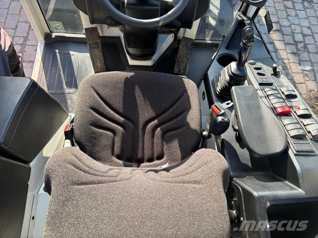 Liebherr L 506 Iekrāvēji uz riteņiem