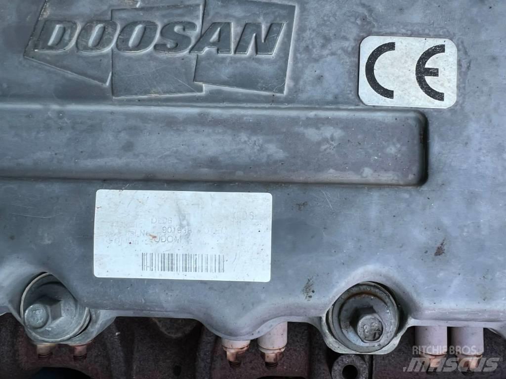 Doosan DX170W Ekskavatori uz riteņiem