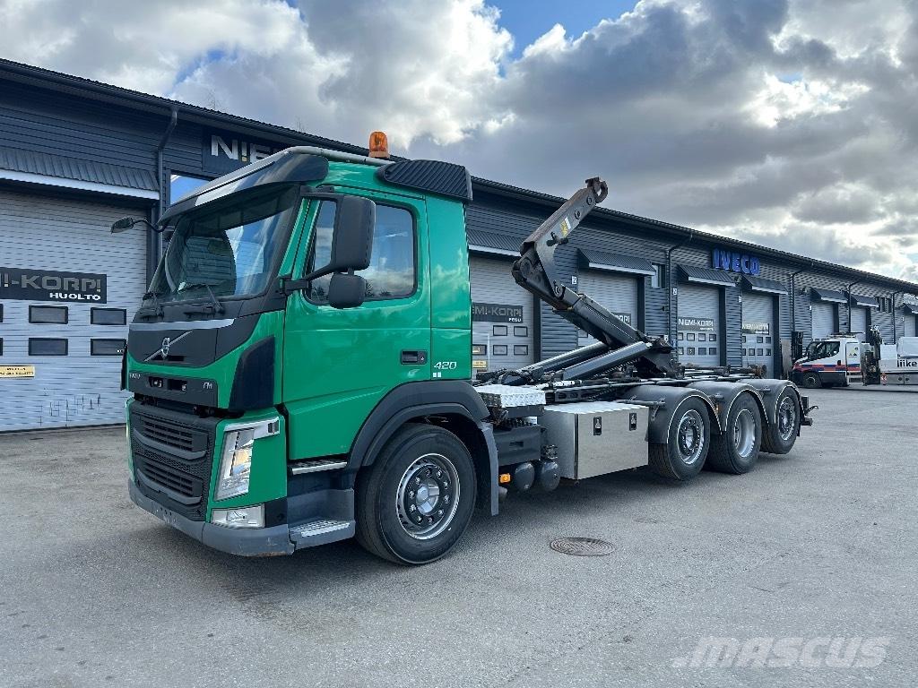 Volvo FM 420 8x2/4 Treileri ar āķi