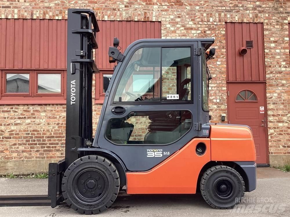 Toyota 8FDJF35 Tehnika ar dīzeļa dzinēju