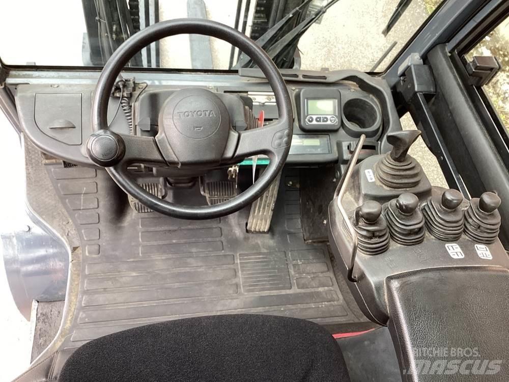Toyota 8FDJF35 Tehnika ar dīzeļa dzinēju