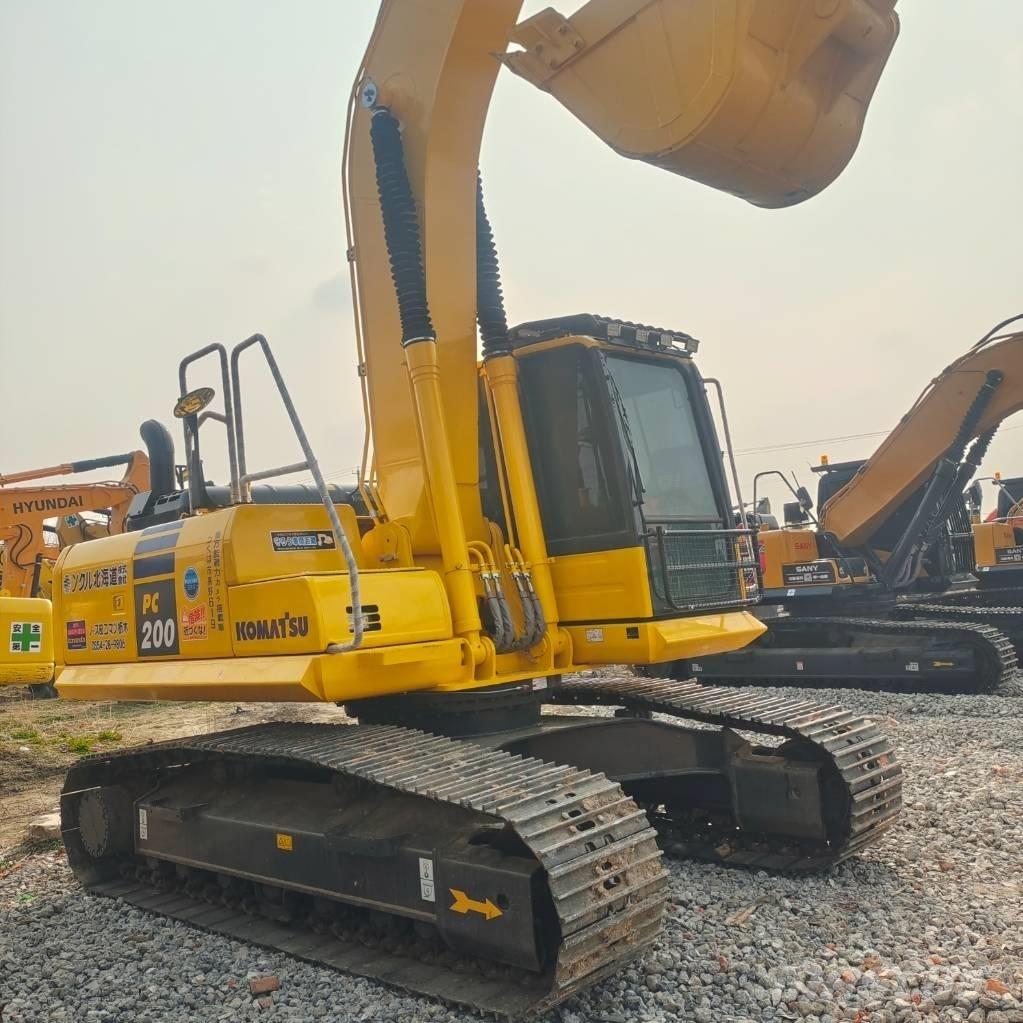 Komatsu PC200-8 Kāpurķēžu ekskavatori