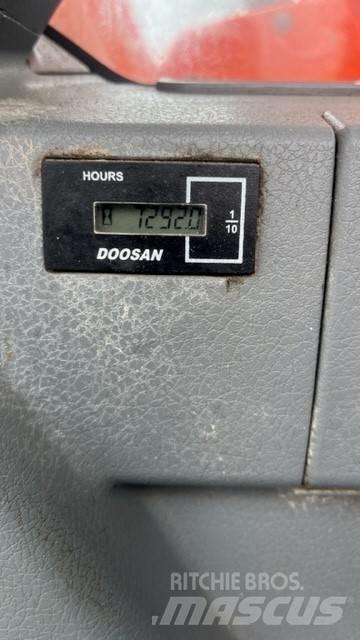 Doosan DX 140 Kāpurķēžu ekskavatori