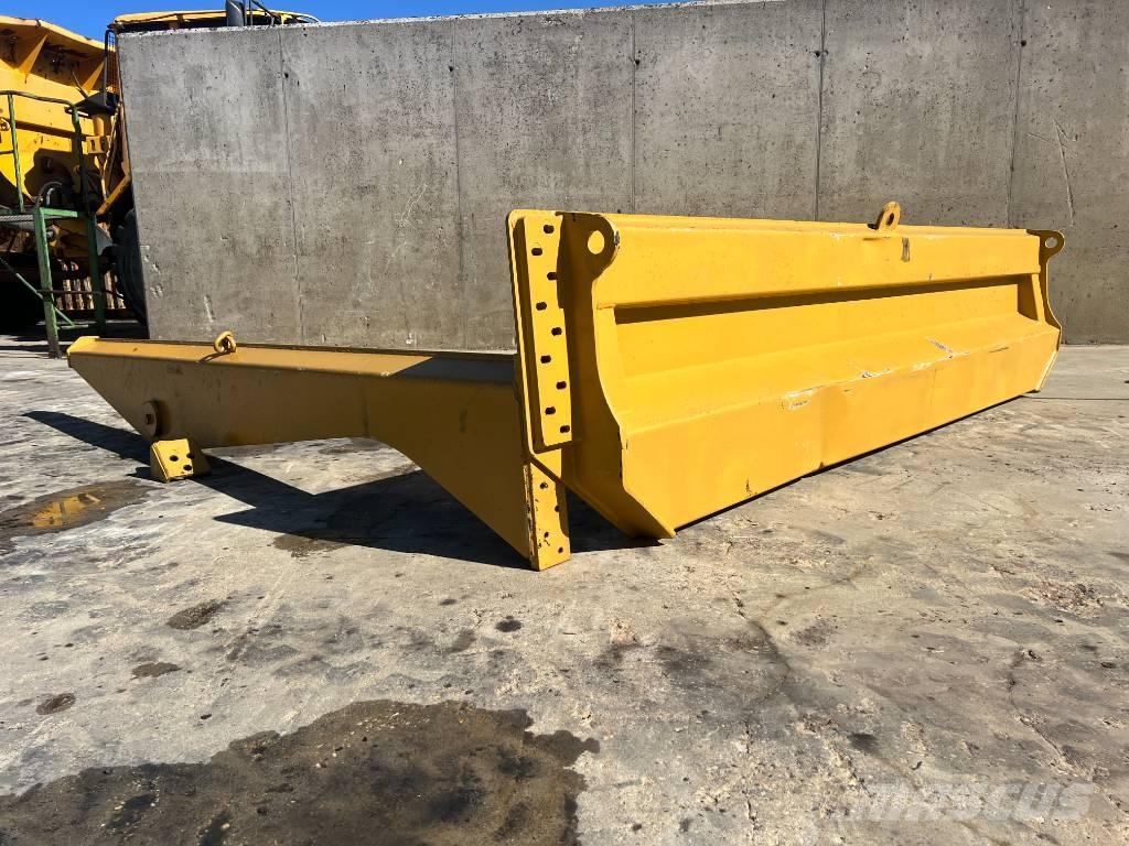 CAT TAILGATE CAT 735 Kravas aizsargi