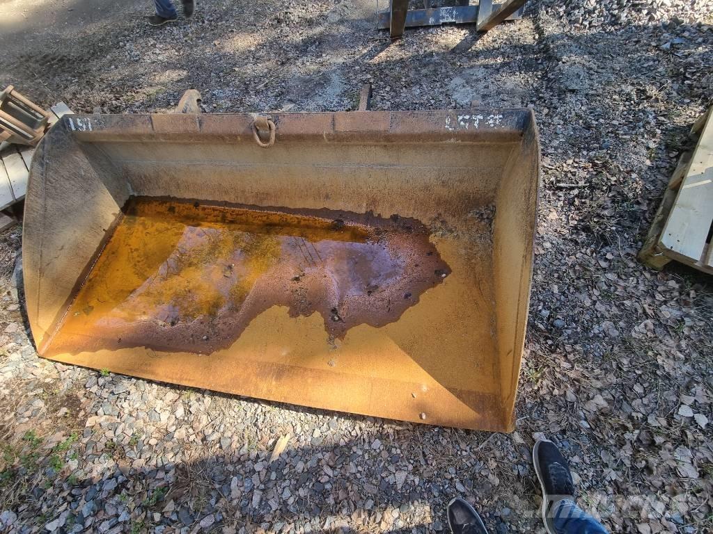 CAT 908M -2015 Iekrāvēji uz riteņiem