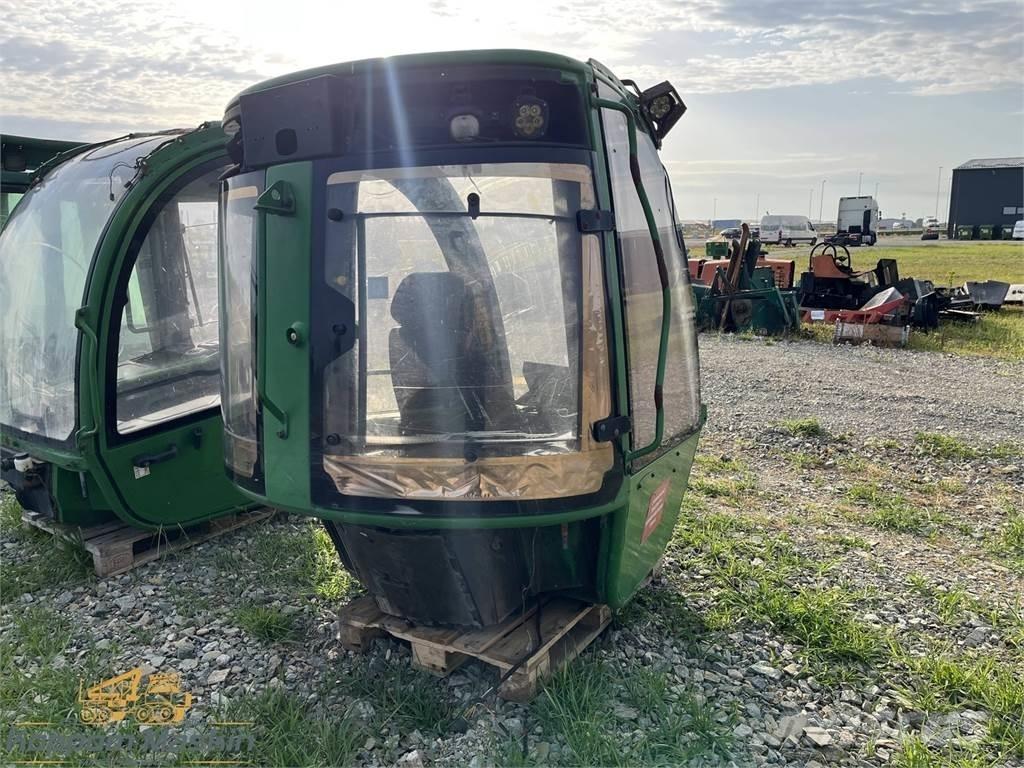 John Deere 1010E Kabīnes un interjers