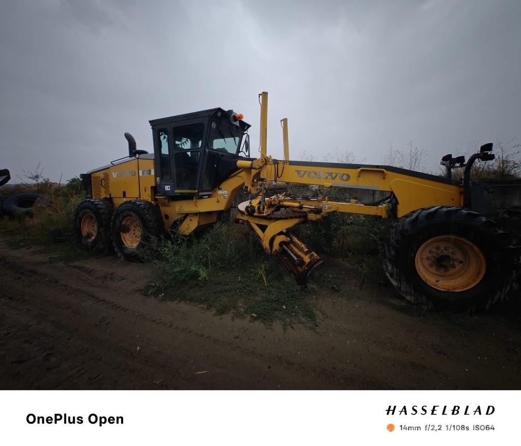 Greder Volvo G710 Sliedes, ķēdes un šasija
