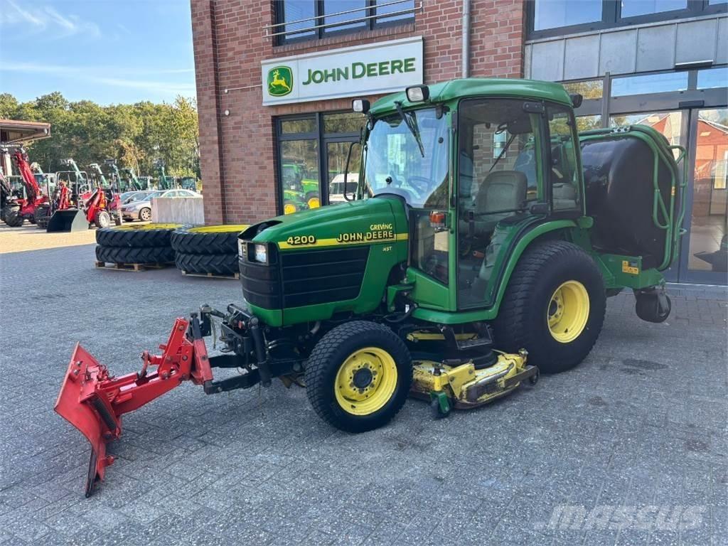 John Deere 4200 Kompaktie traktori