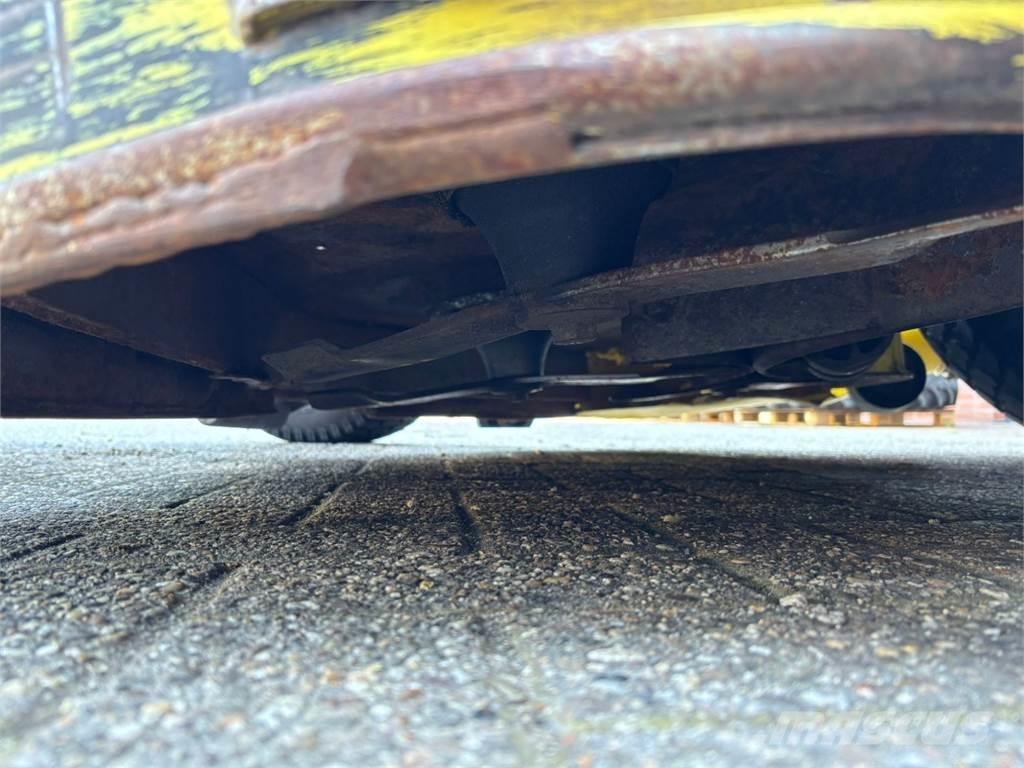 John Deere 4200 Kompaktie traktori