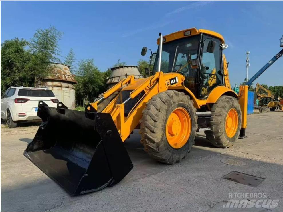 JCB 4 CX Ekskavatori-iekrāvēji