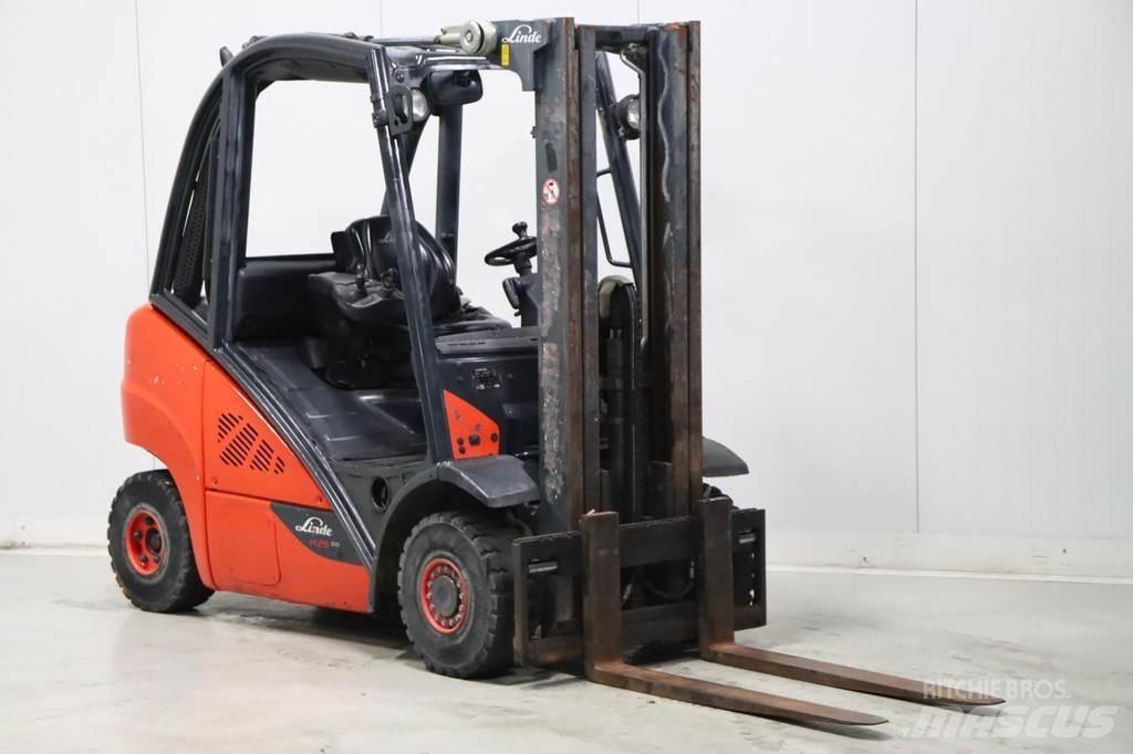 Linde H25D-02 Tehnika ar dīzeļa dzinēju