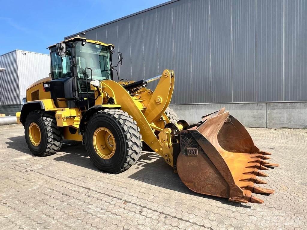 CAT 926M Iekrāvēji uz riteņiem