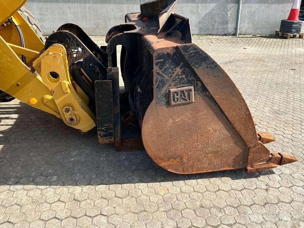 CAT 926M Iekrāvēji uz riteņiem