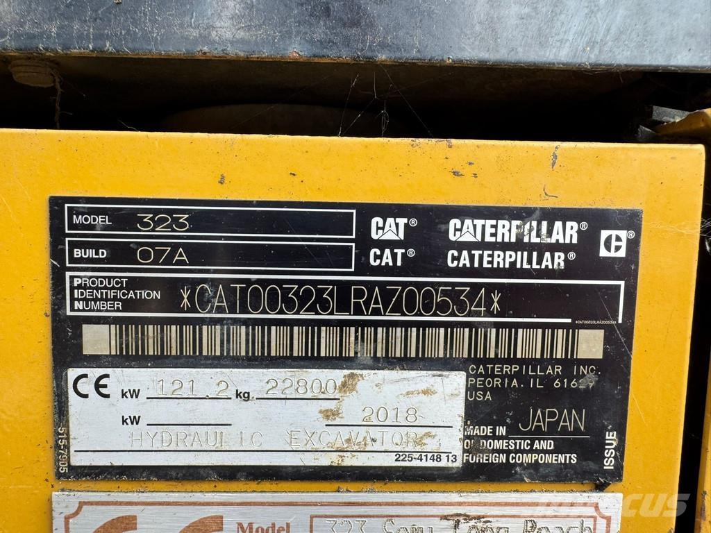 CAT 323 Kāpurķēžu ekskavatori