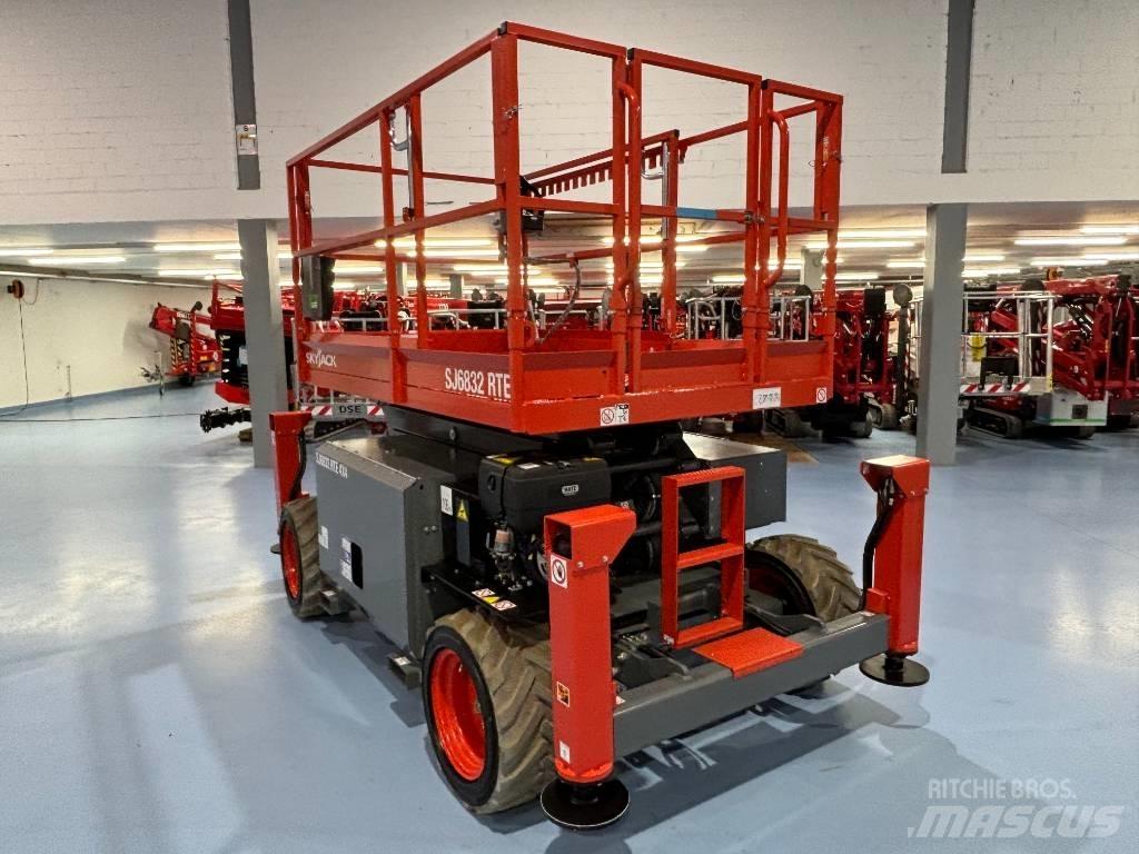SkyJack SJ 6832 RTE Šķerveida pacēlāji