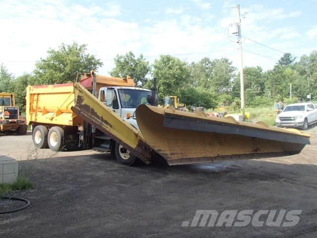 International 7400 Sniega naži un tīrītāji