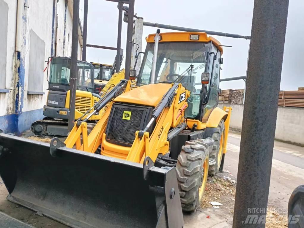 JCB 3 CX Ekskavatori uz riteņiem