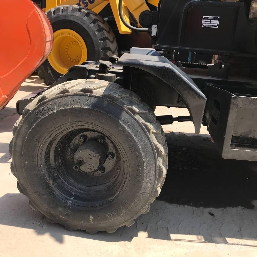 Hyundai 60 W Ekskavatori uz riteņiem