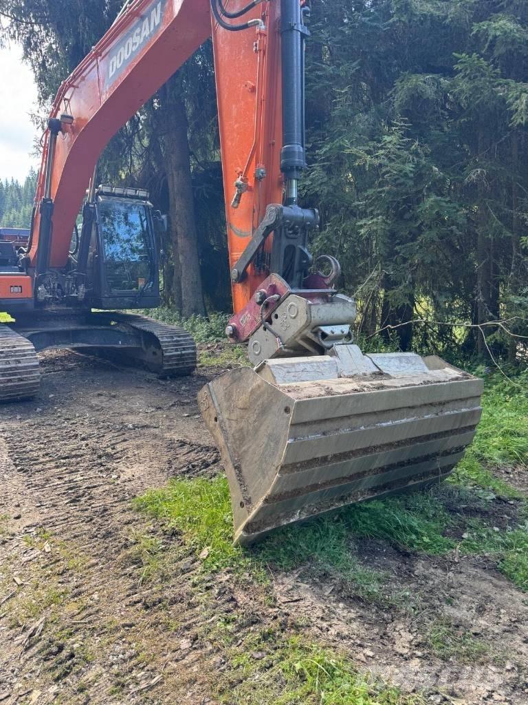 Doosan DX 225 LC-7 Kāpurķēžu ekskavatori