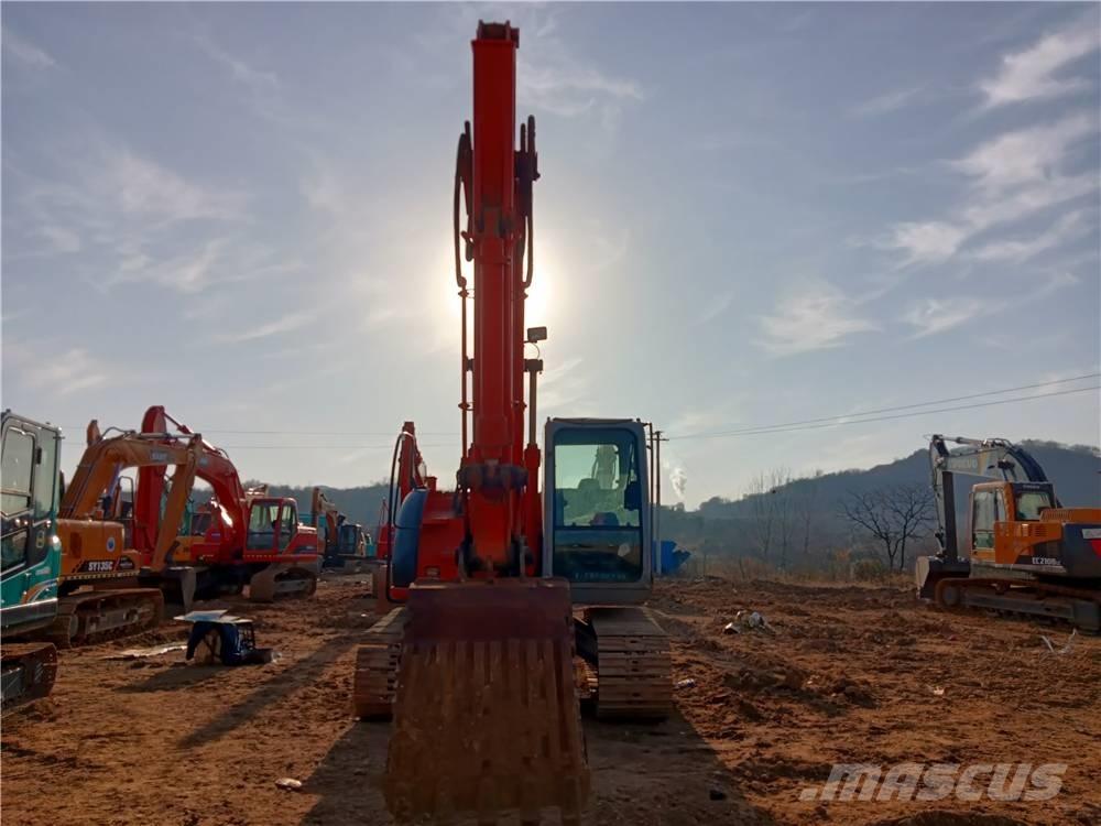 Hitachi ZX135US Kāpurķēžu ekskavatori