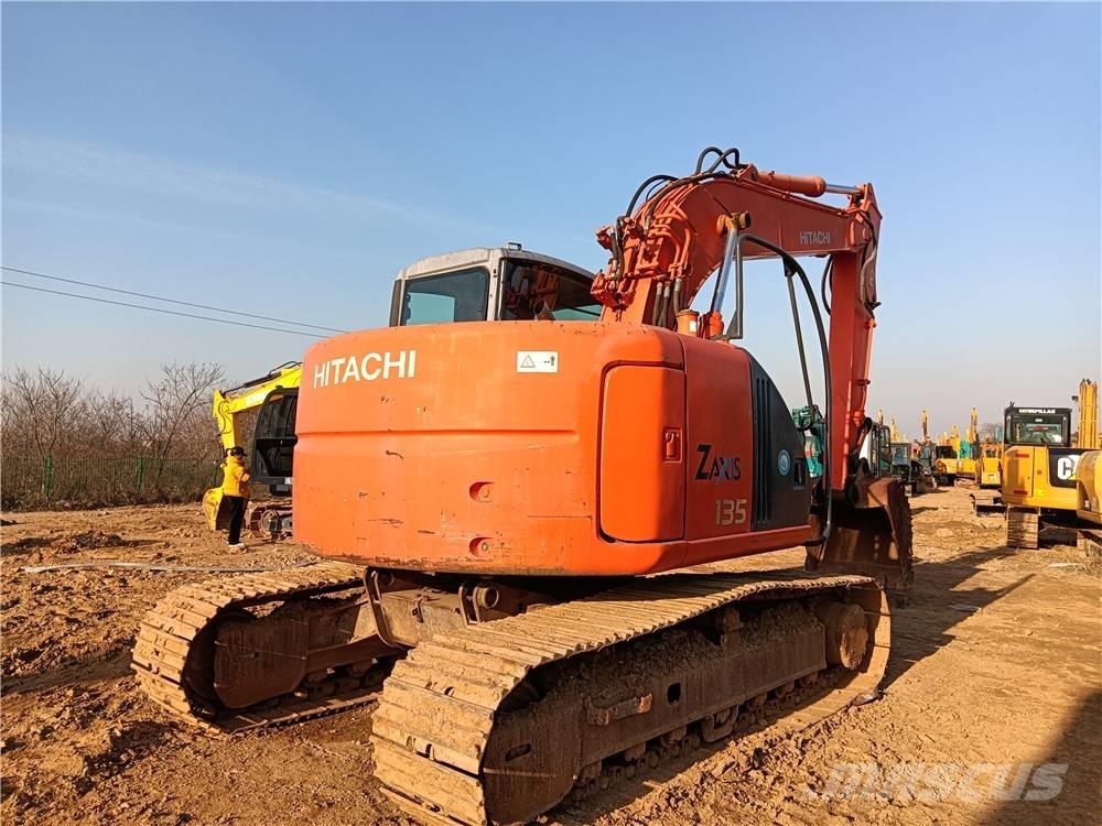 Hitachi ZX135US Kāpurķēžu ekskavatori