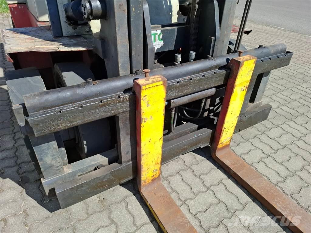 Nissan DF05A60U Tehnika ar dīzeļa dzinēju