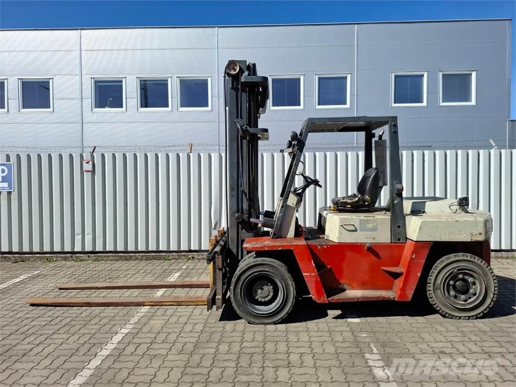 Nissan DF05A60U Tehnika ar dīzeļa dzinēju