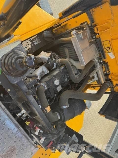 JCB 3STH 2S5 Mini pašizgāzēji