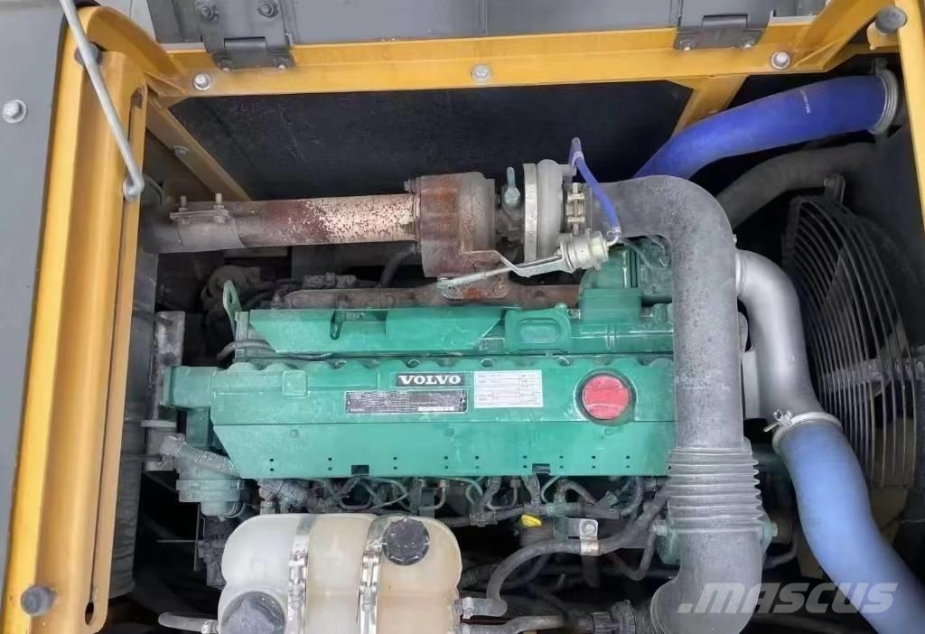 Volvo 210 Kāpurķēžu ekskavatori