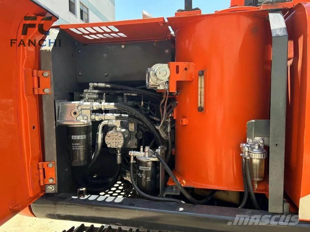 Hitachi ZX 120 Kāpurķēžu ekskavatori