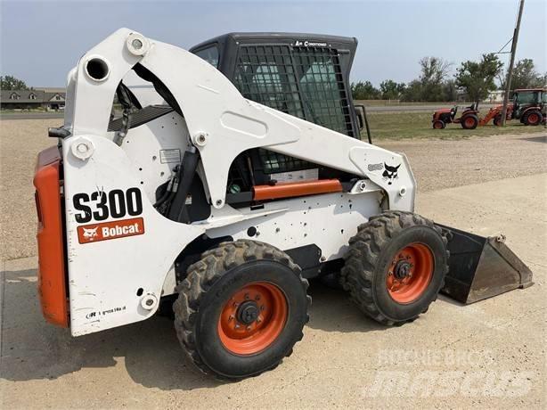 Bobcat S 300 Lietoti riteņu kompaktiekrāvēji