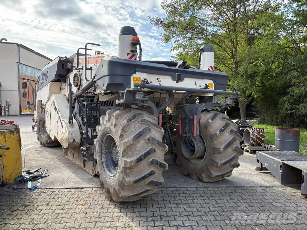 Wirtgen WR 240i Asfalta savācējs