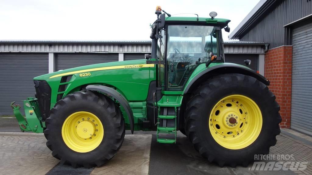 John Deere 8230 ILS Traktori