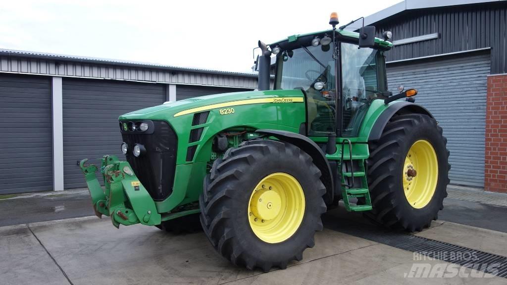 John Deere 8230 ILS Traktori
