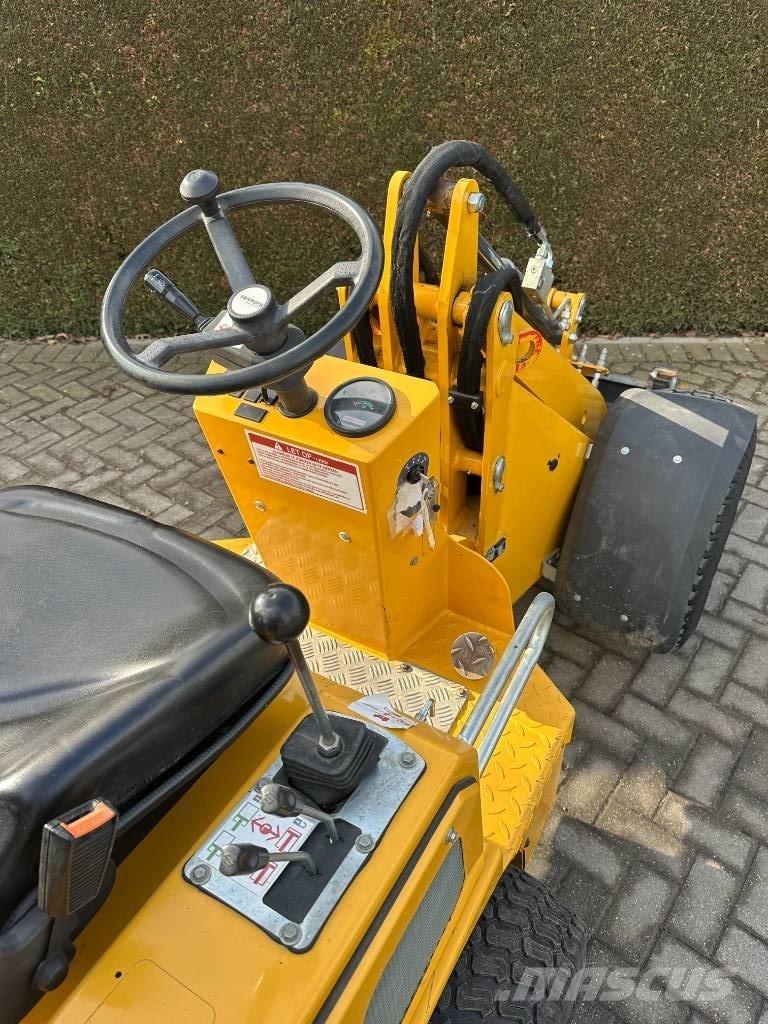 Knikmops KM 130 Multifunkcionālie iekrāvēji