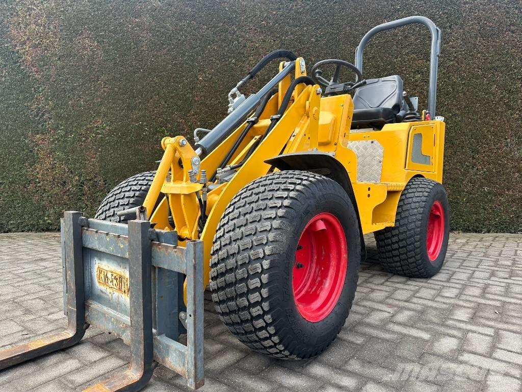 Knikmops KM 130 Multifunkcionālie iekrāvēji