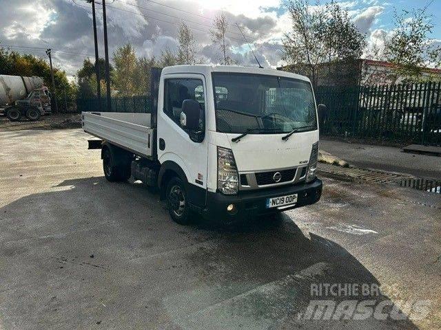 Nissan NT400 Cabstar Vieglais kravas automobilis/izkraušana no sāniem