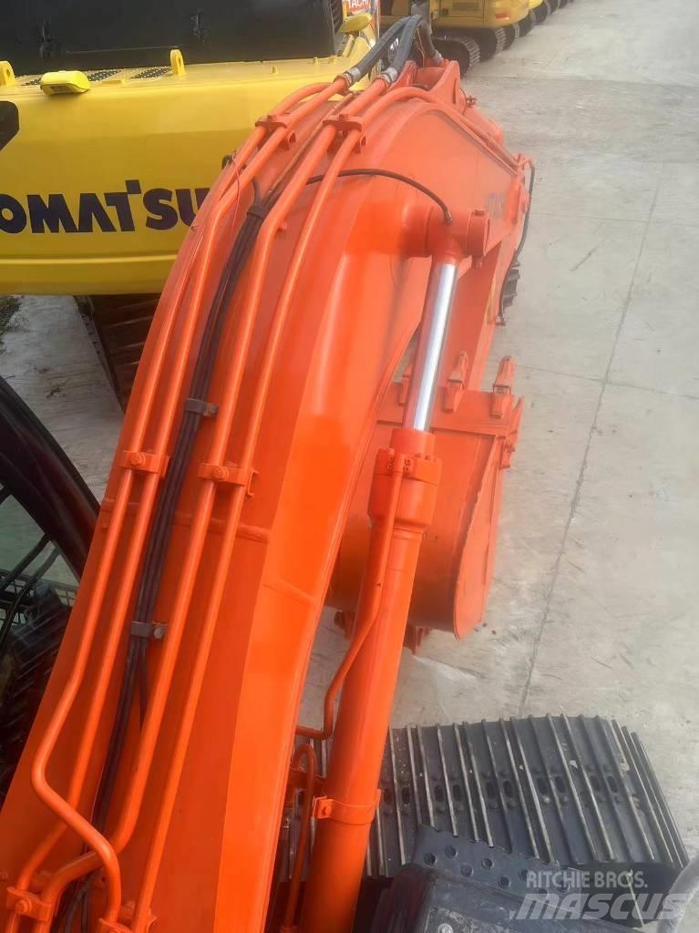 Hitachi ZX 120 Kāpurķēžu ekskavatori