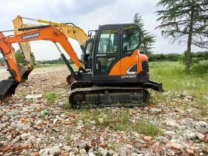 Doosan DX 60 Kāpurķēžu ekskavatori