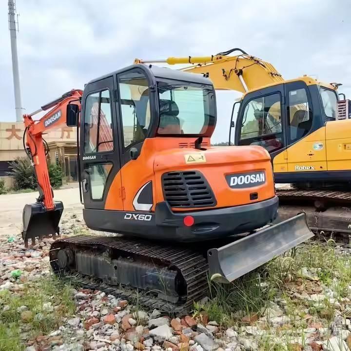 Doosan DX 60 Kāpurķēžu ekskavatori
