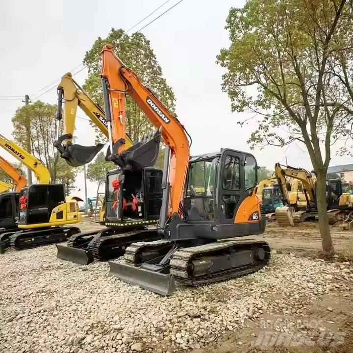 Doosan DX 60 Kāpurķēžu ekskavatori